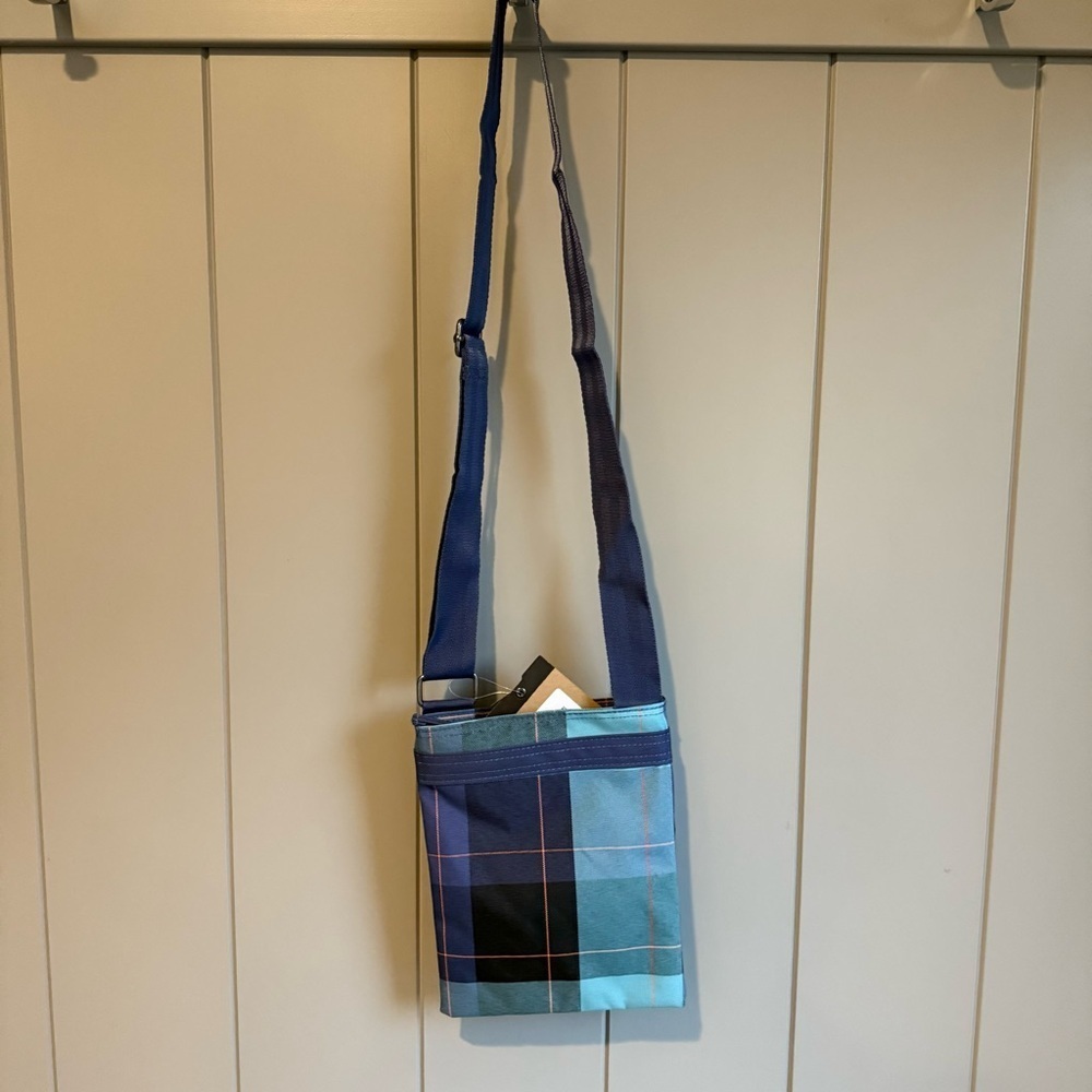 Dakine Jive Crossbody Shoulder Hand Bag Purse Blue Plaid New - Picture 3 of 9
